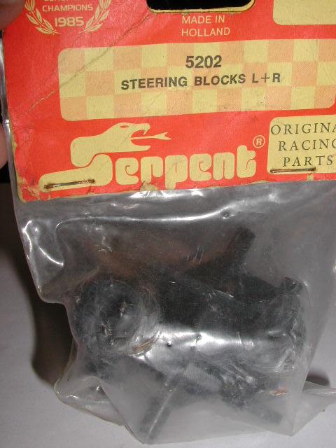 Serpent 5202 Steering Blocks L+R